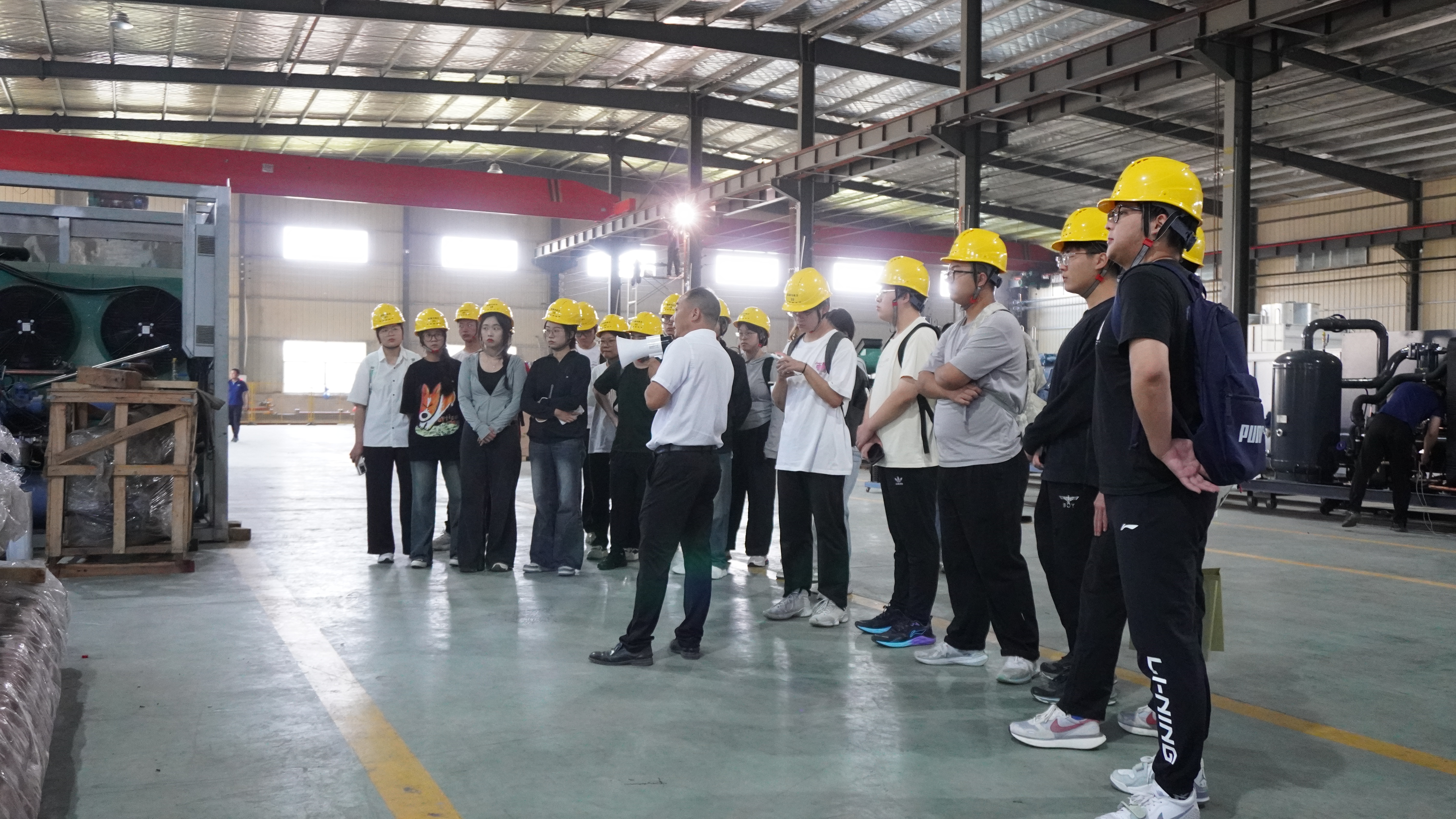 走進(jìn)企業(yè)，促進(jìn)就業(yè)——熱烈歡迎礦大“小黃帽”！